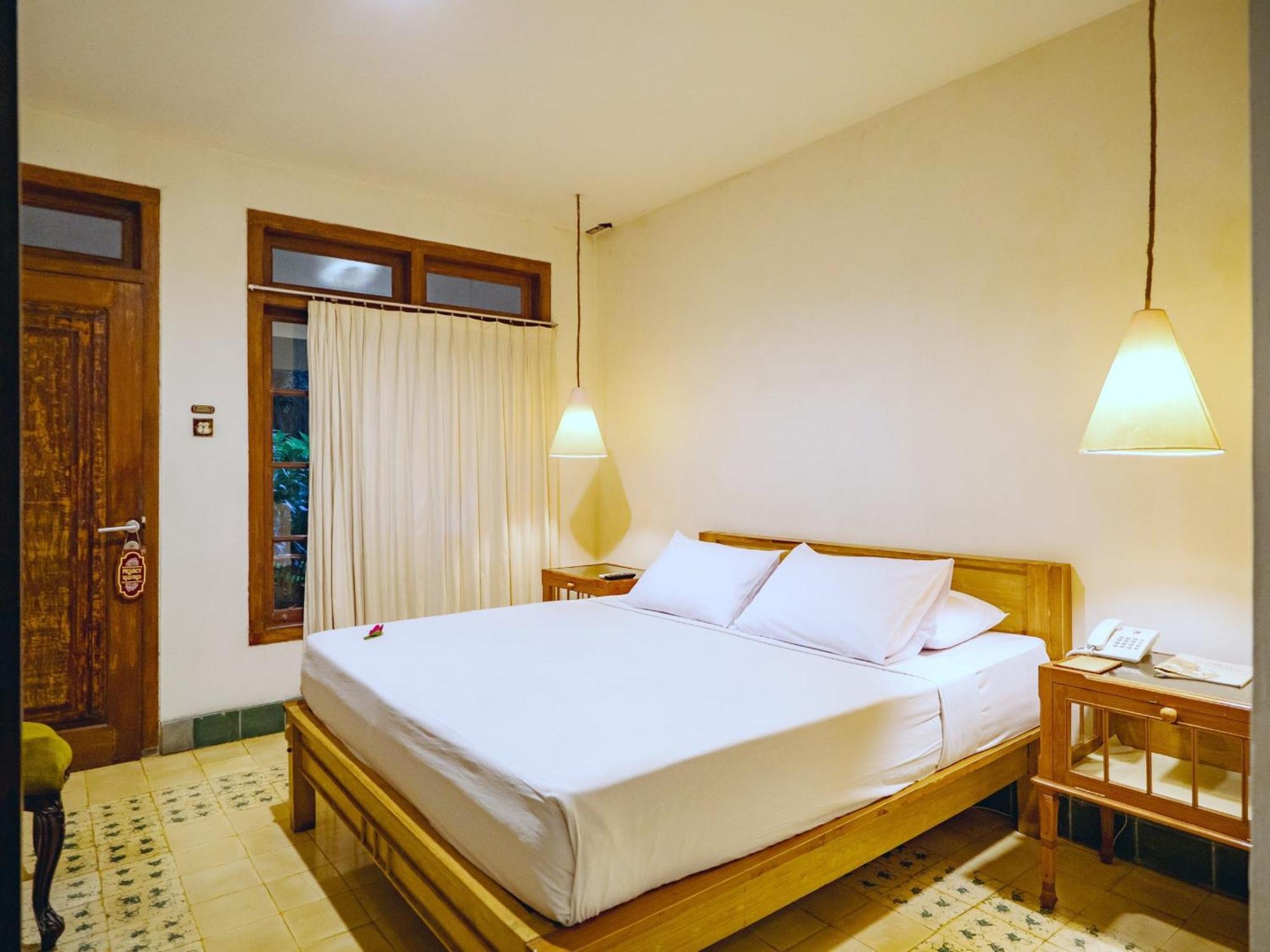 Hotel Tugu Blitar Exterior foto