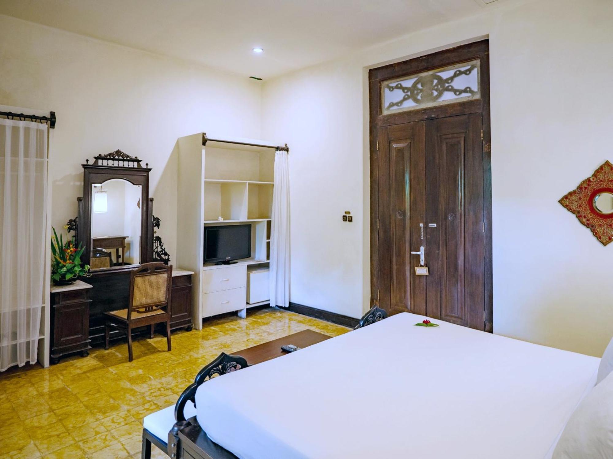 Hotel Tugu Blitar Exterior foto