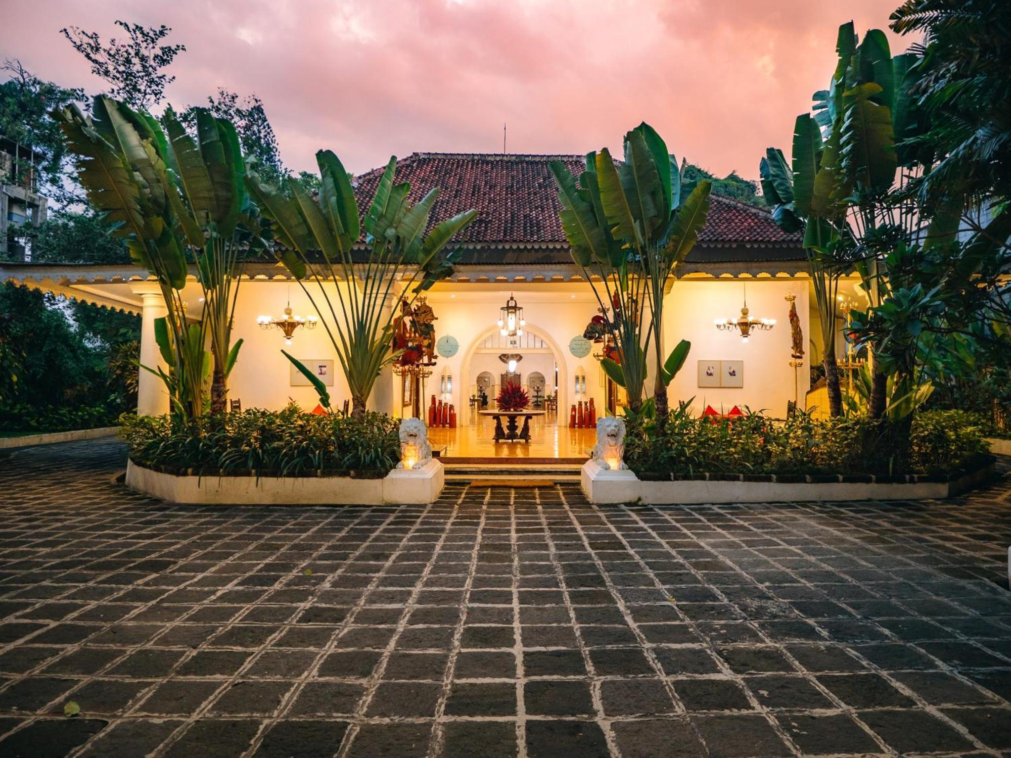 Hotel Tugu Blitar Exterior foto