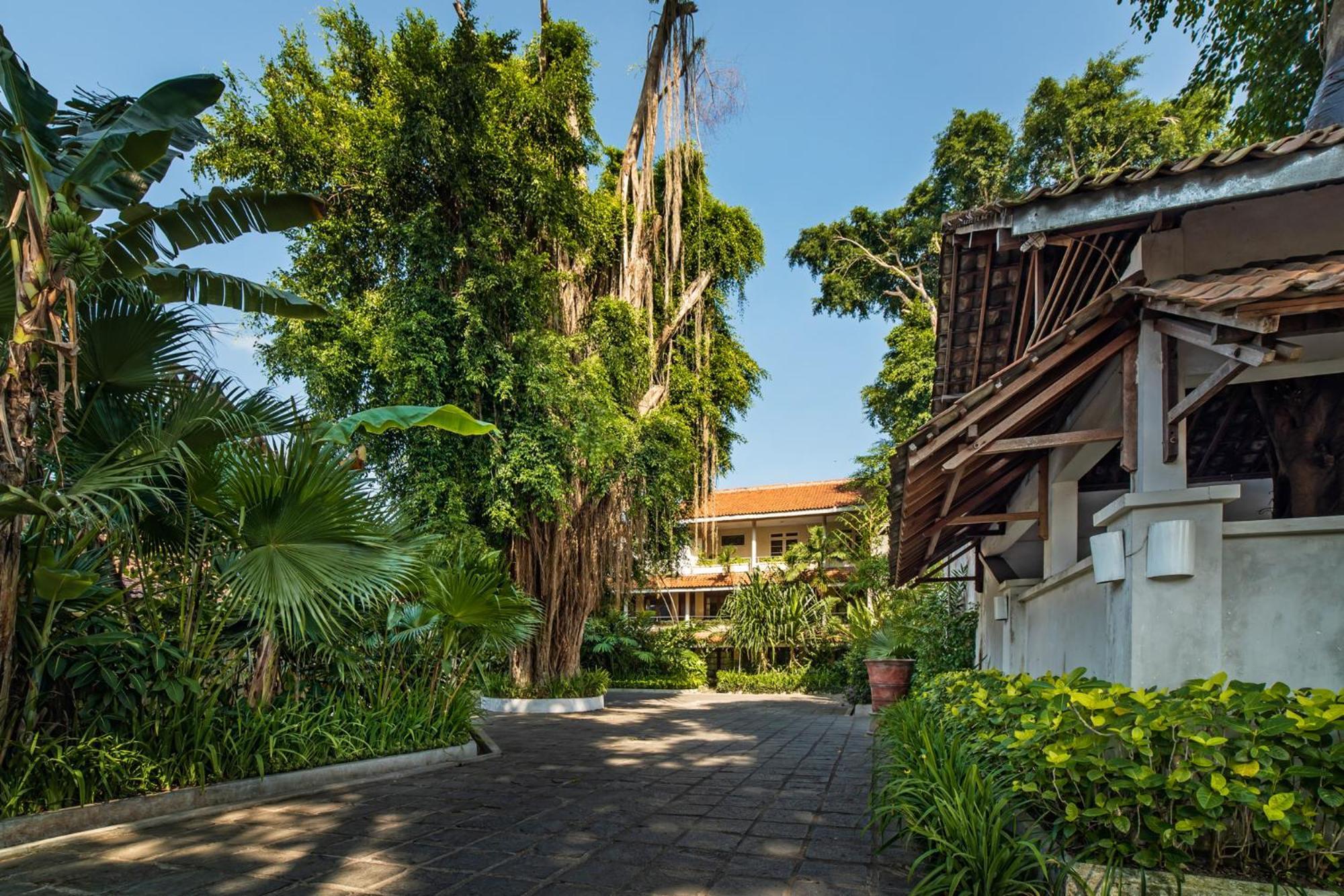 Hotel Tugu Blitar Exterior foto