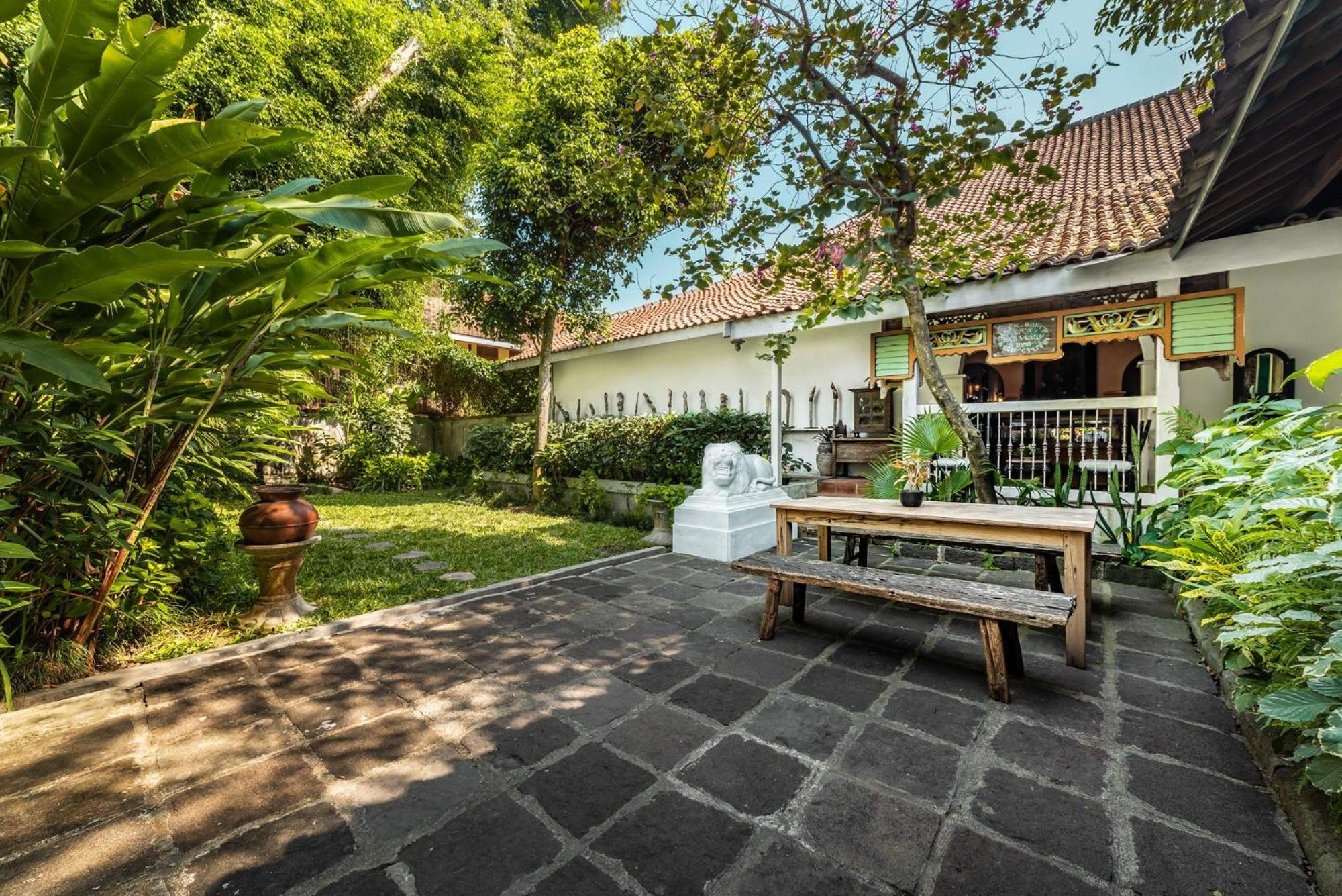 Hotel Tugu Blitar Exterior foto
