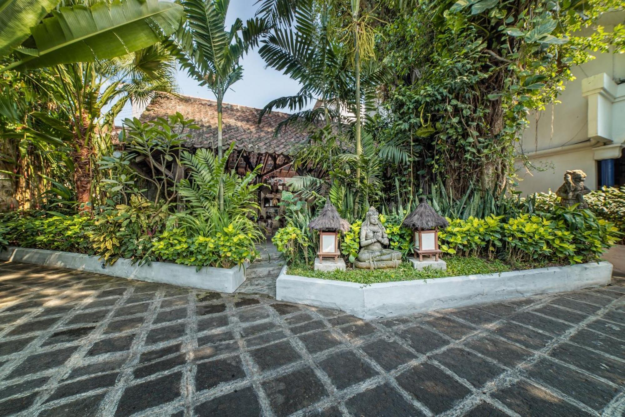 Hotel Tugu Blitar Exterior foto